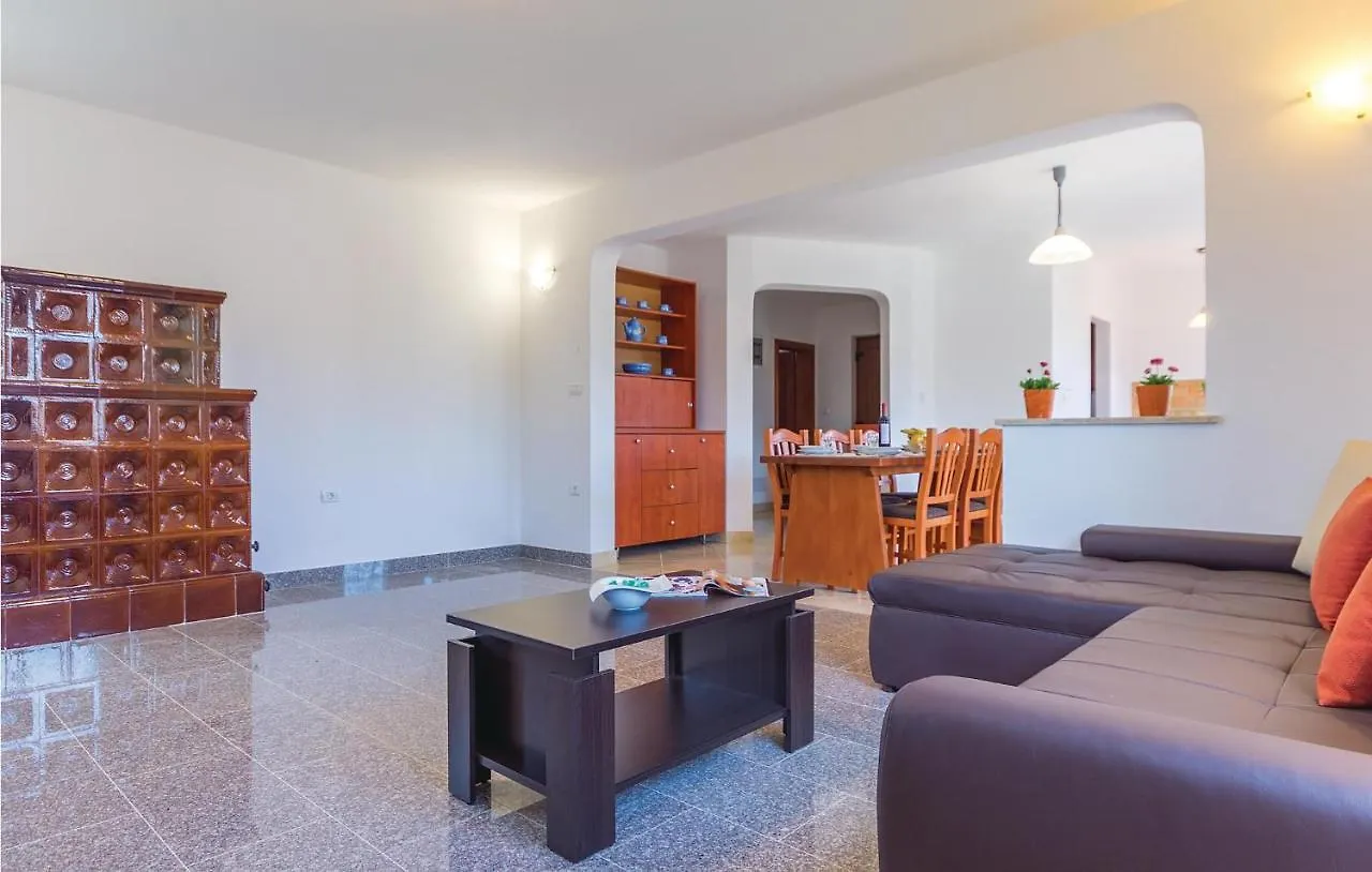 Stunning Apartment In Liznjan With Kitchen