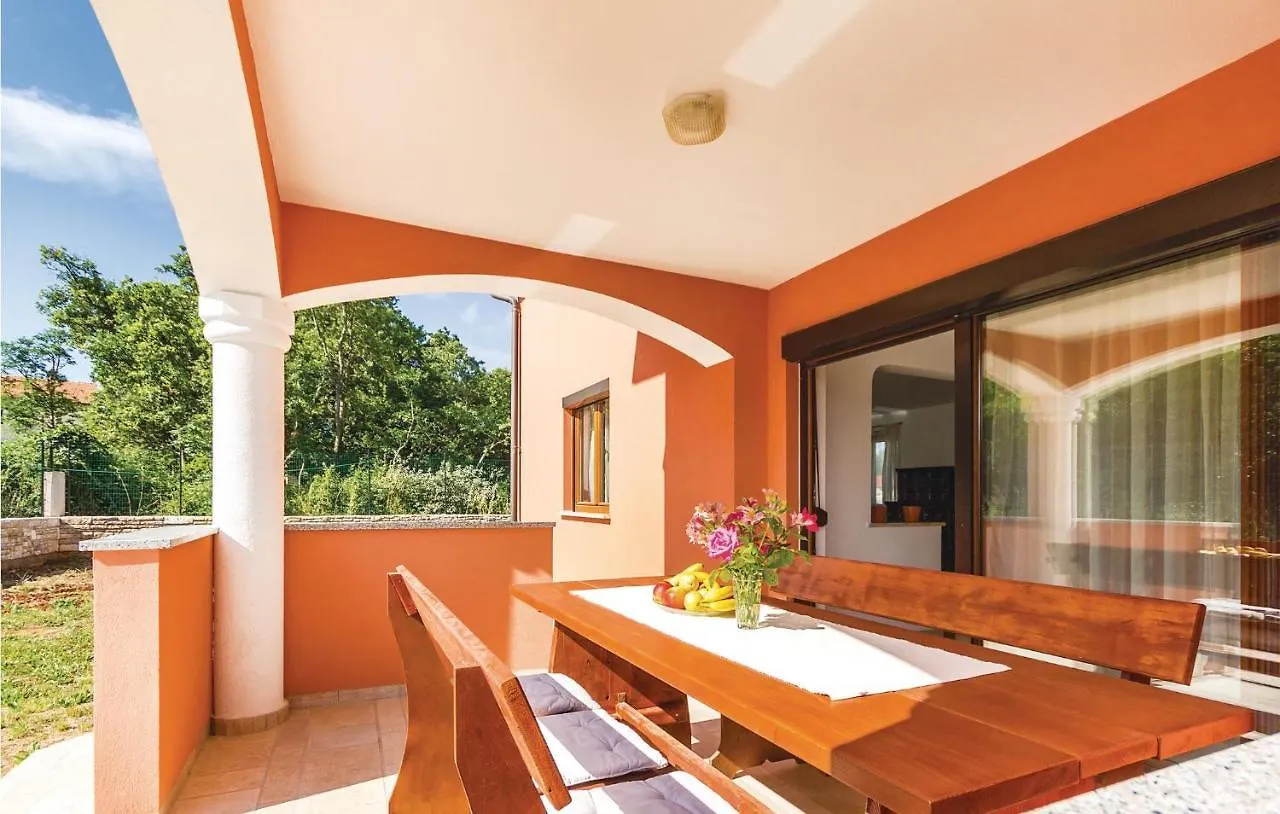 Stunning Apartment In Liznjan With Kitchen