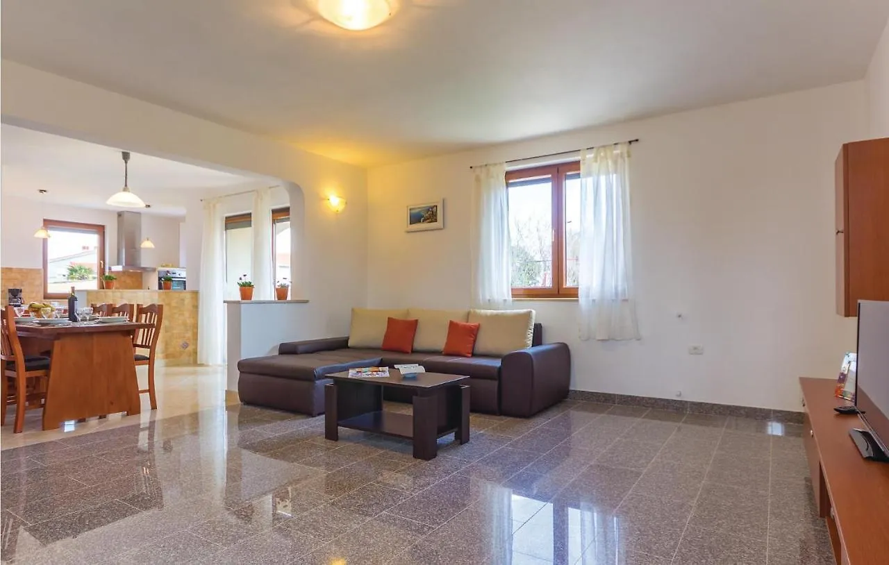 Stunning Apartment In Liznjan With Kitchen 0*,